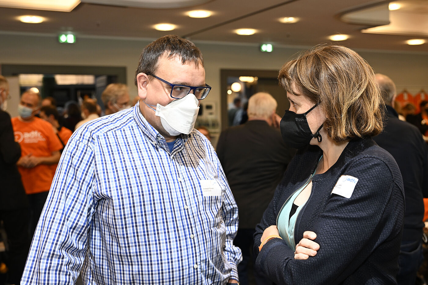 Christoph Schmidt vom ADFC-Bundesvorstand im Gespräch mit der Bundestagsabgeordneten Swantje Michaelsen. Christoph Schmidt vom ADFC-Bundesvorstand im Gespräch mit der Bundestagsabgeordneten Swantje Michaelsen.